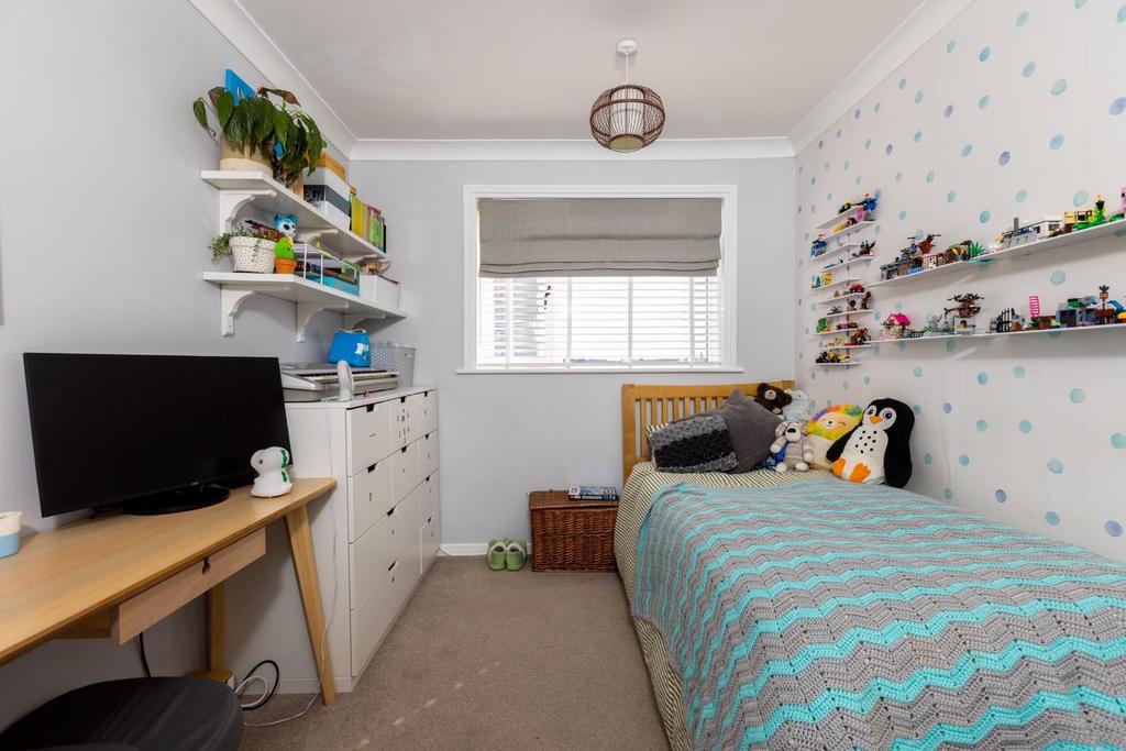 16 Lambourn Close-14.jpg