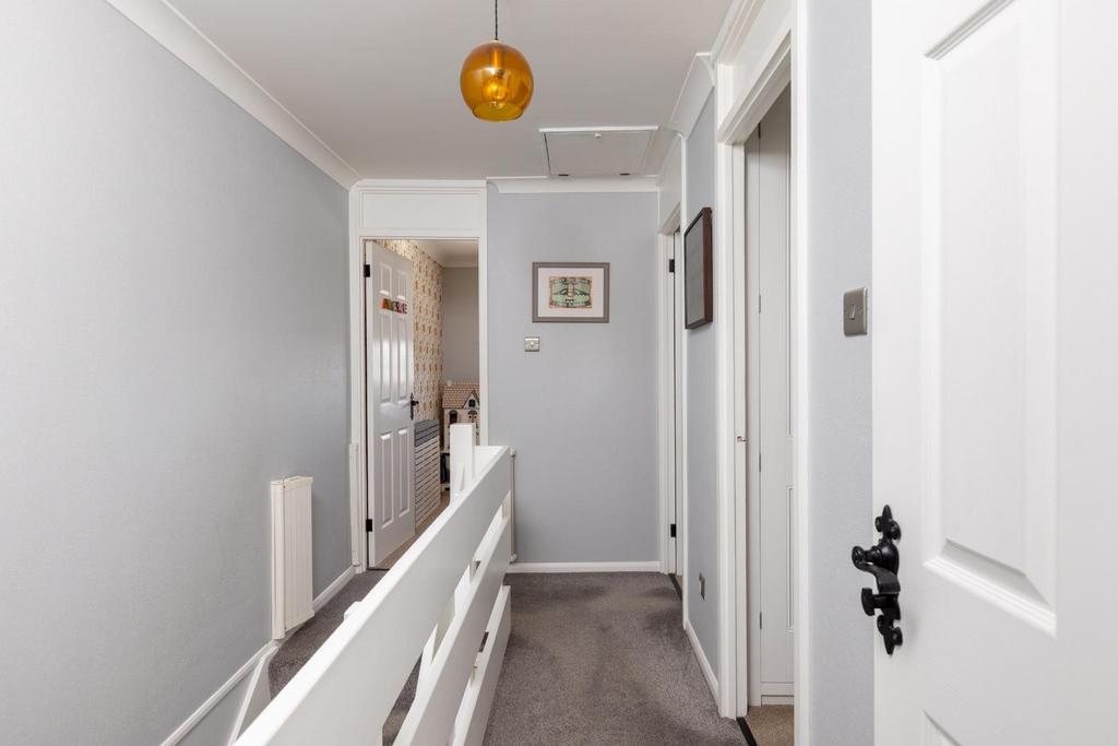 16 Lambourn Close-23.jpg