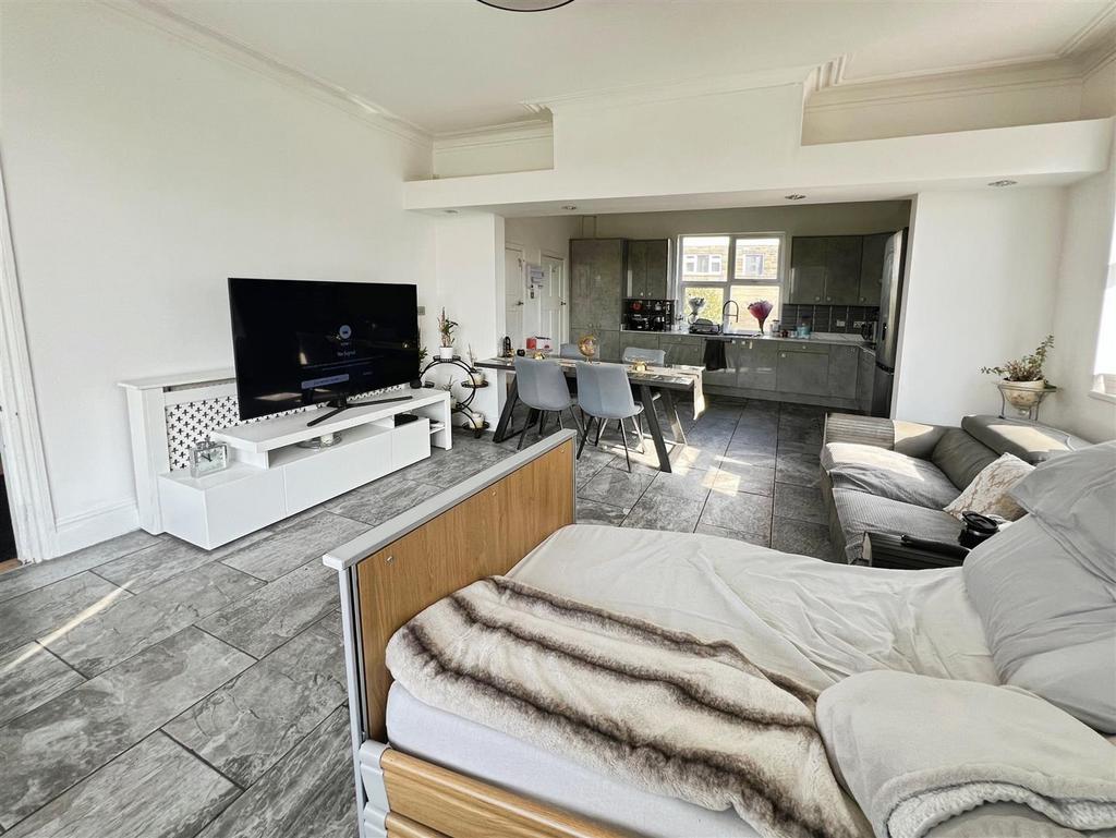 Lounge/Dining/Kitchen