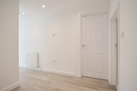 2 bedroom flat to rent, Storrington, West Sussex, RH20