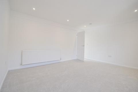 2 bedroom flat to rent, Storrington, West Sussex, RH20