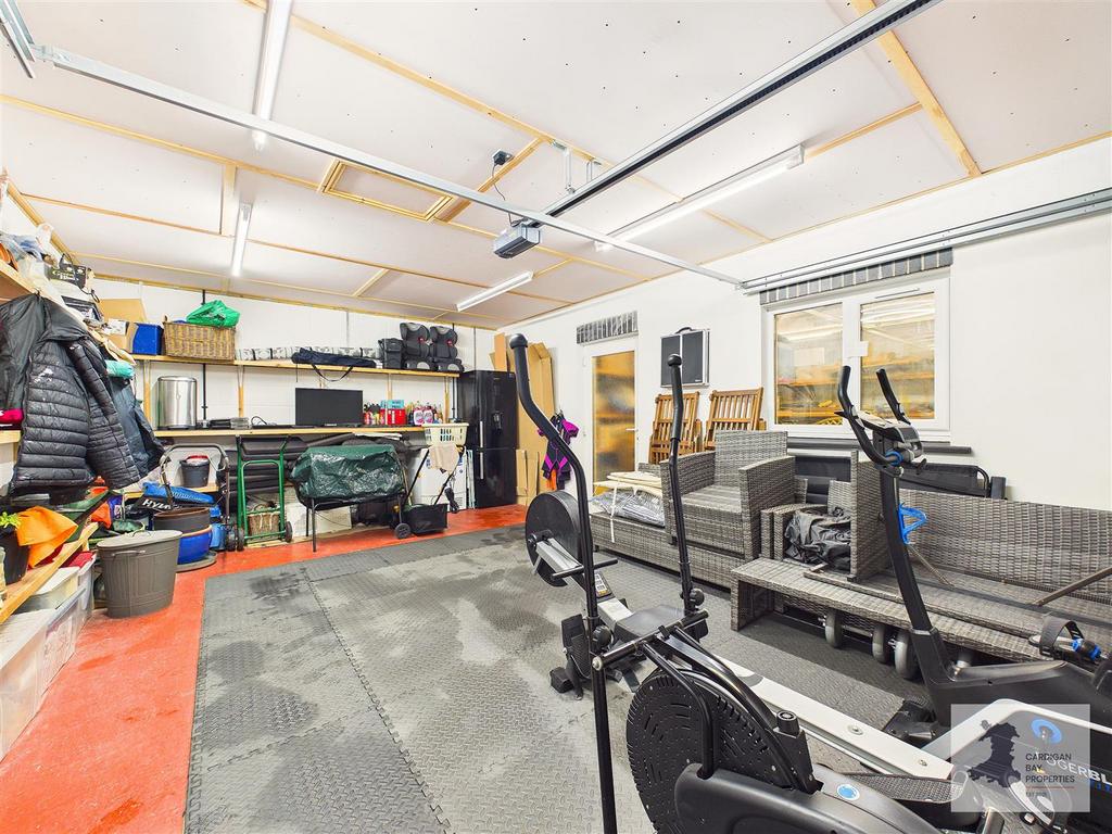 Garage 1 (spacious single)