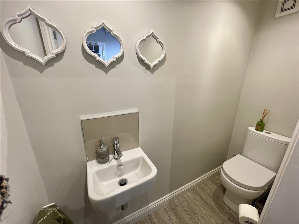 Cloakroom/wc