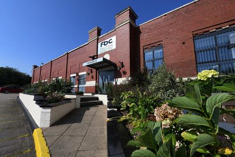 Warehouse to rent, Victoria St Oldham OL9 0HB