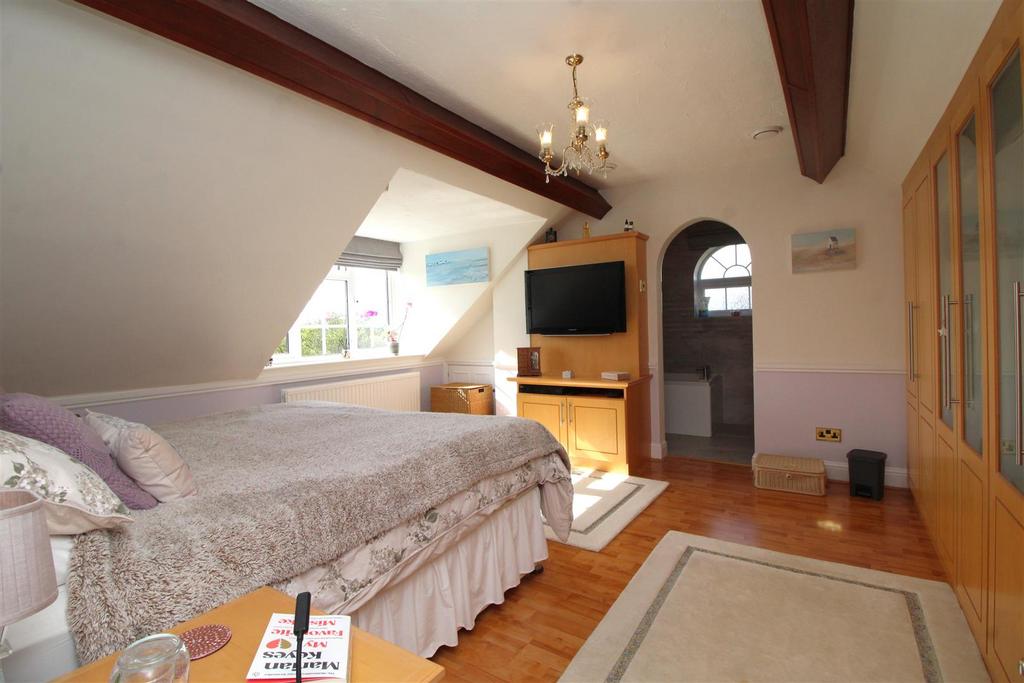 Bedroom 1 .JPG