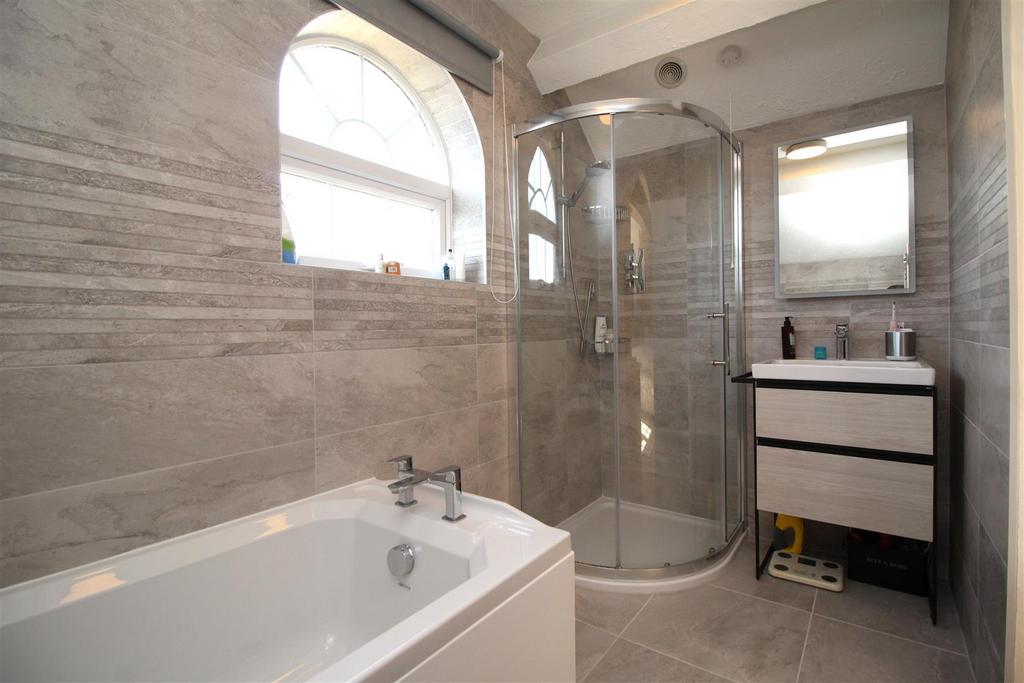 Ensuite .JPG