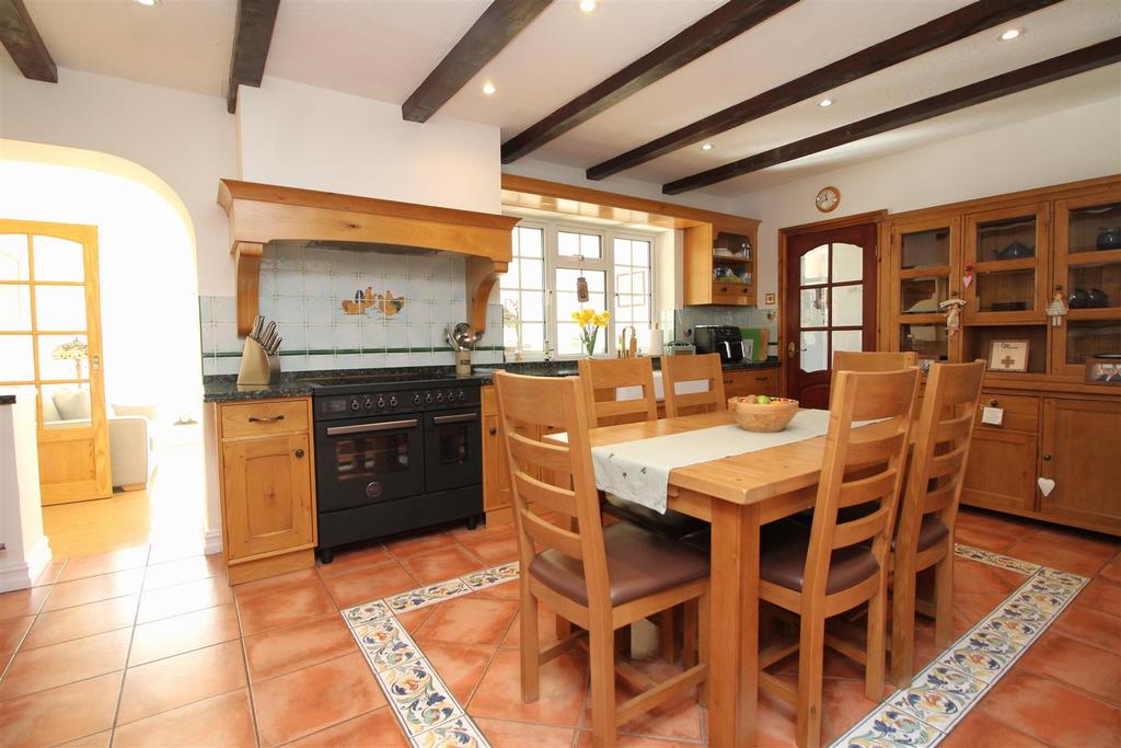 Kitchen 1 .JPG