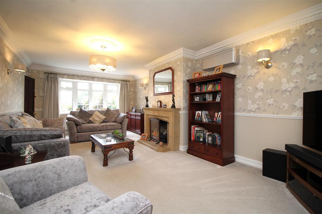 Living room 2 .JPG