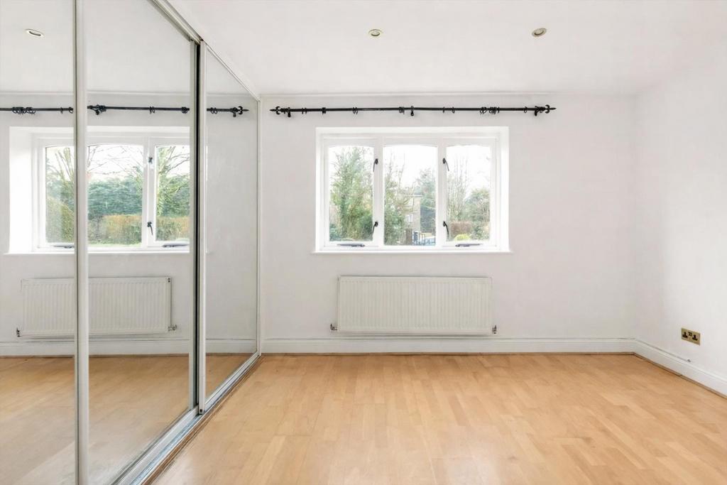 Other side of the master bedroom .png