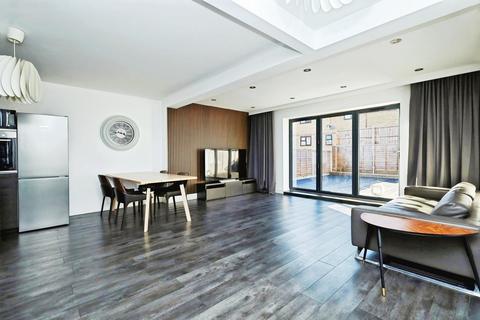 4 bedroom terraced house for sale, New Park Road, London SW2