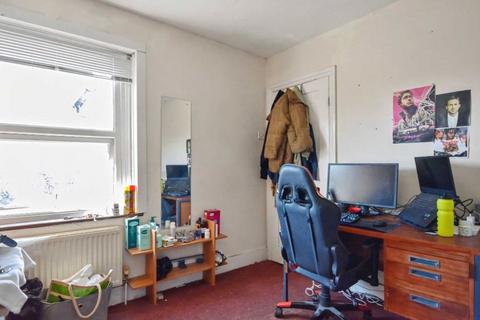 undefined, St. James Avenue, Farnham, Surrey, GU9