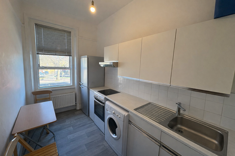 Studio to rent, Streatham Place, Streatham Place, SW2 4PY