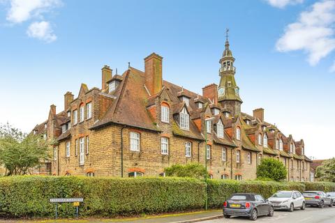 1 bedroom ground floor flat for sale, Syresham Gardens, Haywards Heath
