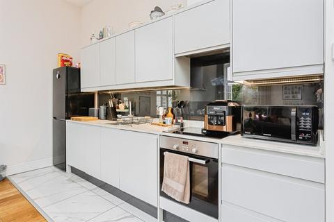 1 bedroom ground floor flat for sale, Syresham Gardens, Haywards Heath