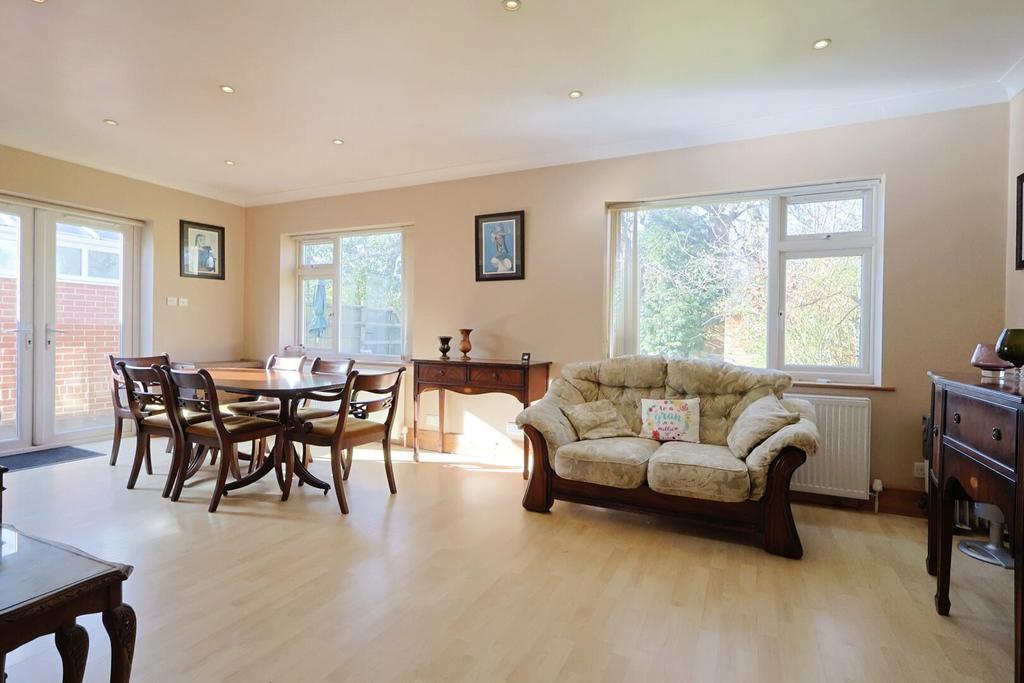 Sitting/Dining Room
