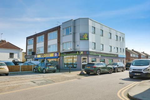2 bedroom flat to rent, London Road, Benfleet, SS7