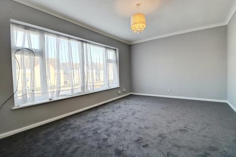 2 bedroom flat to rent, London Road, Benfleet, SS7
