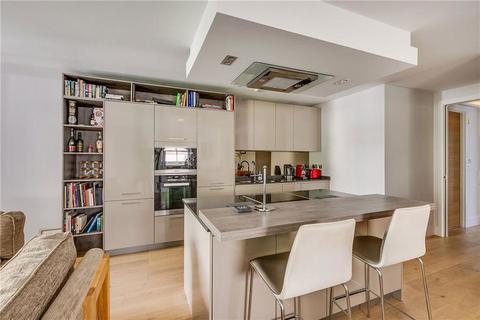 3 bedroom flat to rent, Lords Court, London W6