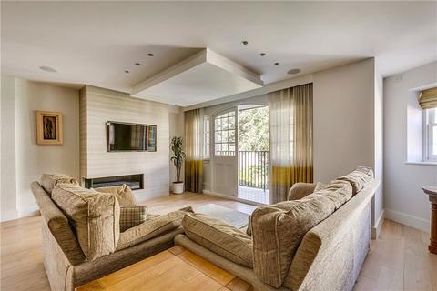 3 bedroom flat to rent, Lords Court, London W6