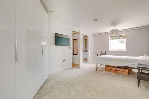 3 bedroom flat to rent, Lords Court, London W6