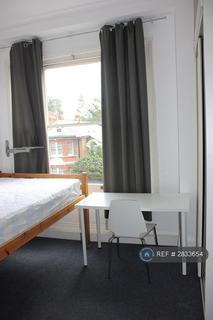 1 bedroom in a house share to rent, Clifton Road, Kingston Upon Thames, KT2