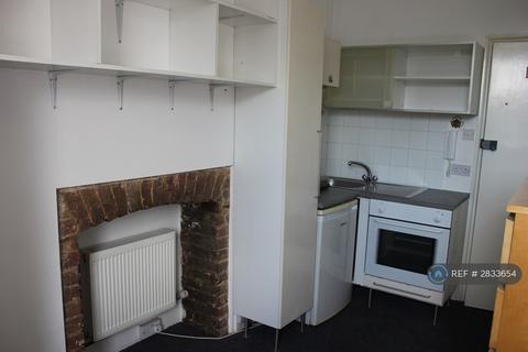 1 bedroom in a house share to rent, Clifton Road, Kingston Upon Thames, KT2