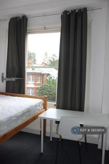 1 bedroom in a house share to rent, Clifton Road, Kingston Upon Thames, KT2