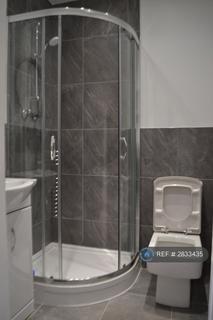 Studio to rent, Mayfair Avenue, Ilford, IG1