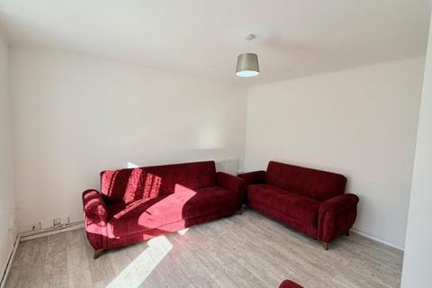 1 bedroom flat to rent, Braintree Road, Dagenham, RM10