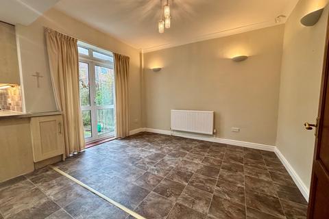 4 bedroom semi-detached house to rent, Holland Street, Liverpool, L7