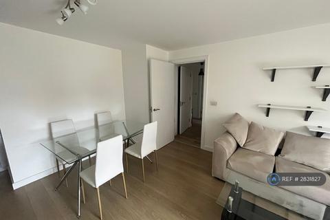 1 bedroom in a flat share to rent, Egleton House, London, SW15