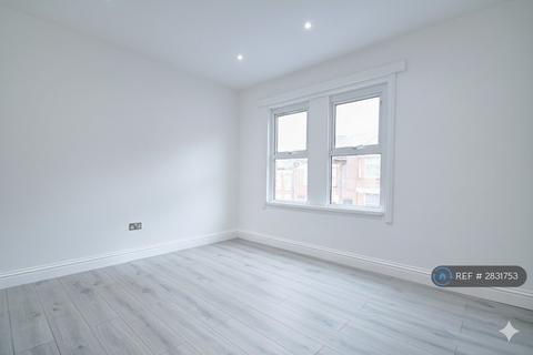 undefined, Russell Rise, Luton, LU1