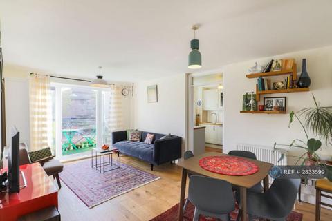 2 bedroom flat to rent, Sunningdale Close, London, SE16