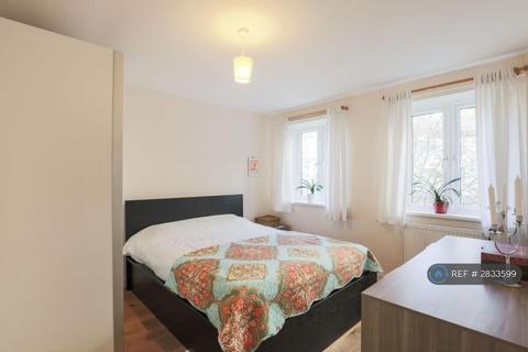 2 bedroom flat to rent, Sunningdale Close, London, SE16