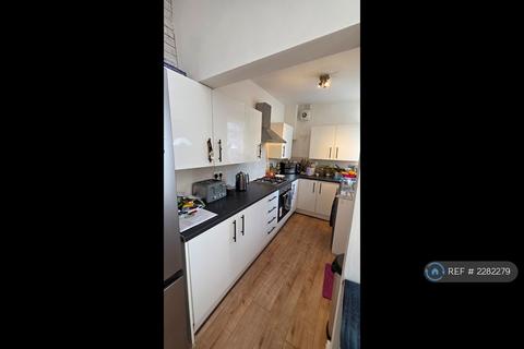 2 bedroom terraced house to rent, Sheerness St, Manchester, M18