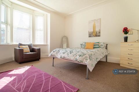 2 bedroom flat to rent, Wingrove Avenue, Newcastle Upon Tyne, NE4