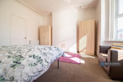 2 bedroom flat to rent, Wingrove Avenue, Newcastle Upon Tyne, NE4