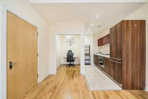 1 bedroom flat to rent, Great West Road, Brentford TW8