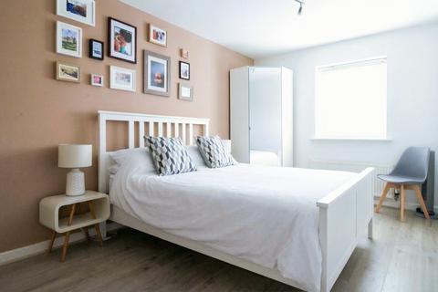 2 bedroom flat for sale, Merchant Street, London E3