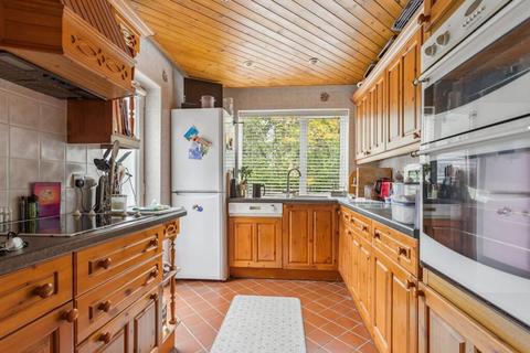 2 bedroom property to rent, Pentland Road, Bushey WD23