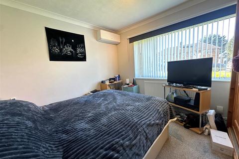 2 bedroom property to rent, Pentland Road, Bushey WD23