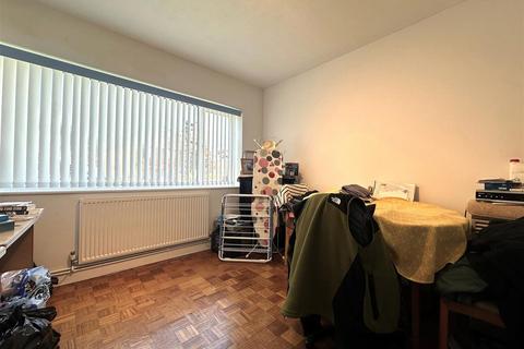 2 bedroom property to rent, Pentland Road, Bushey WD23