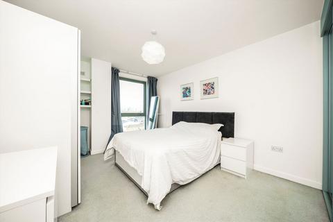 undefined, Ben Jonson Road, London E1