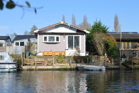 2 bedroom detached house for sale, Thames Street, Hampton TW12