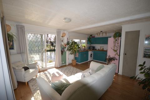 2 bedroom detached house for sale, Thames Street, Hampton TW12