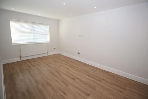 2 bedroom flat to rent, Rosslyn Avenue, Barnet EN4