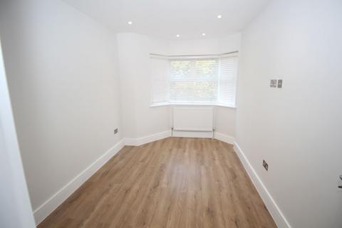 2 bedroom flat to rent, Rosslyn Avenue, Barnet EN4