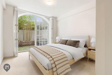 3 bedroom flat for sale, Arcadian Place, London