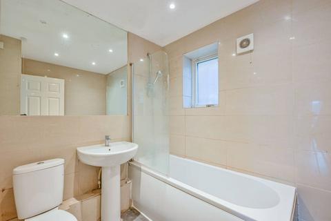2 bedroom flat to rent, North Lodge, Royal Docks, London, E16