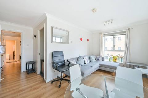 2 bedroom flat to rent, North Lodge, Royal Docks, London, E16